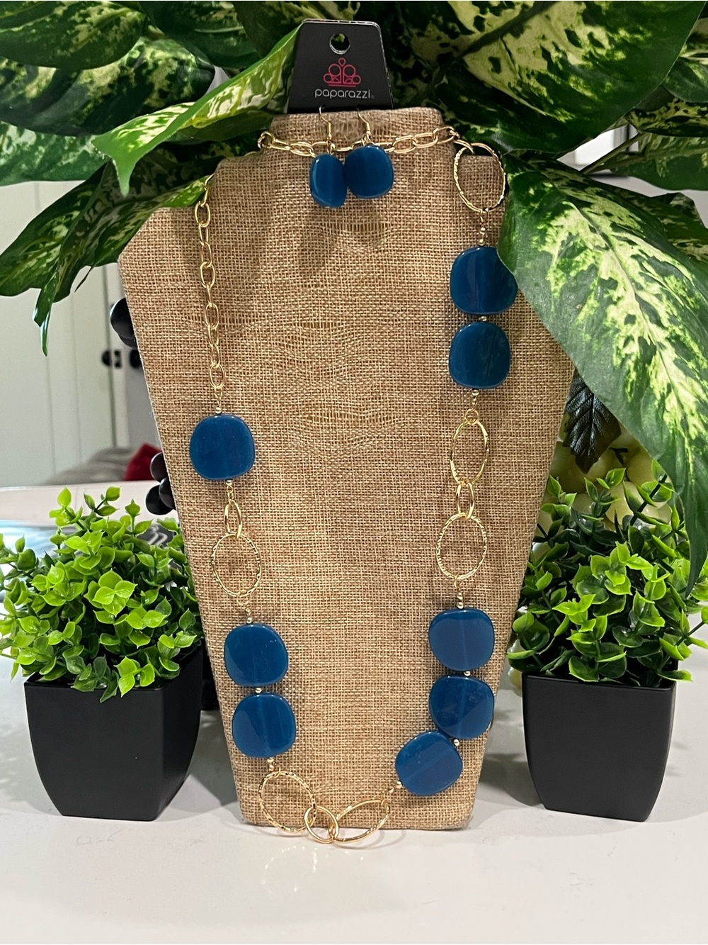 paparazzi Gold-Link Necklace with Deep Blue Resin Discs - Picture 4 of 4